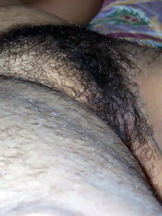 Hairy Wife show vagina porn pics